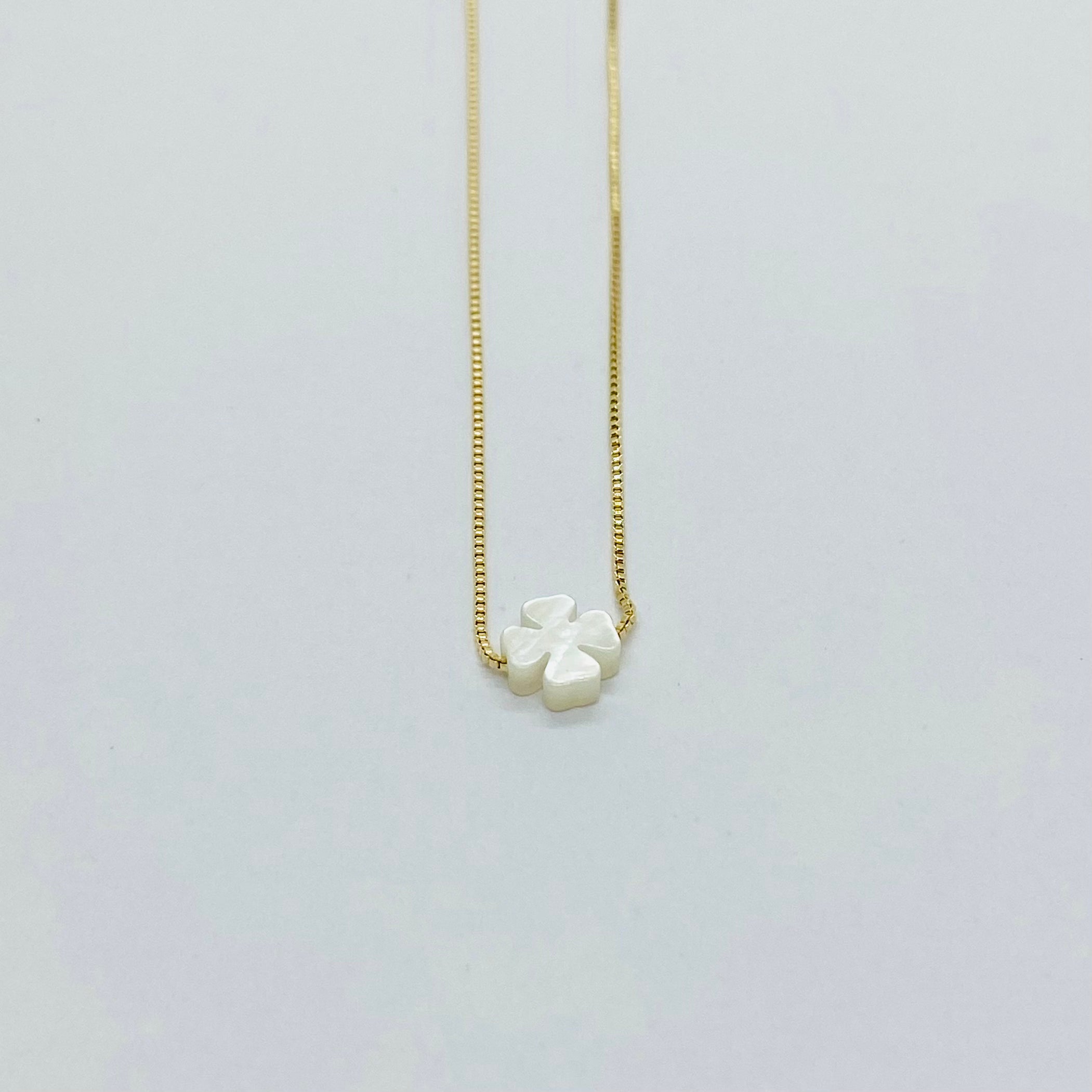 Colar Dourado Trevo Mini. CO-039