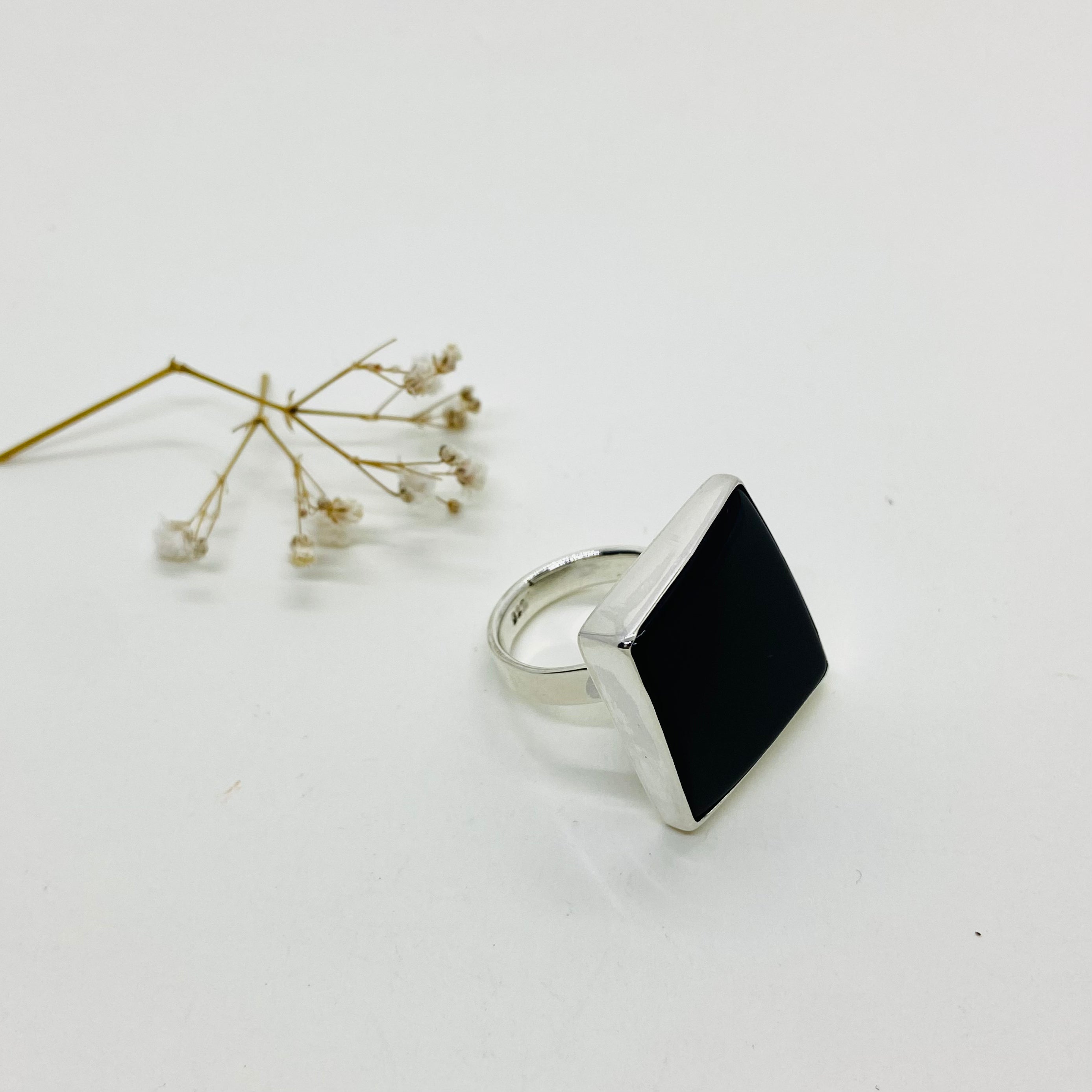 Anel Prata Onix. AN- 135