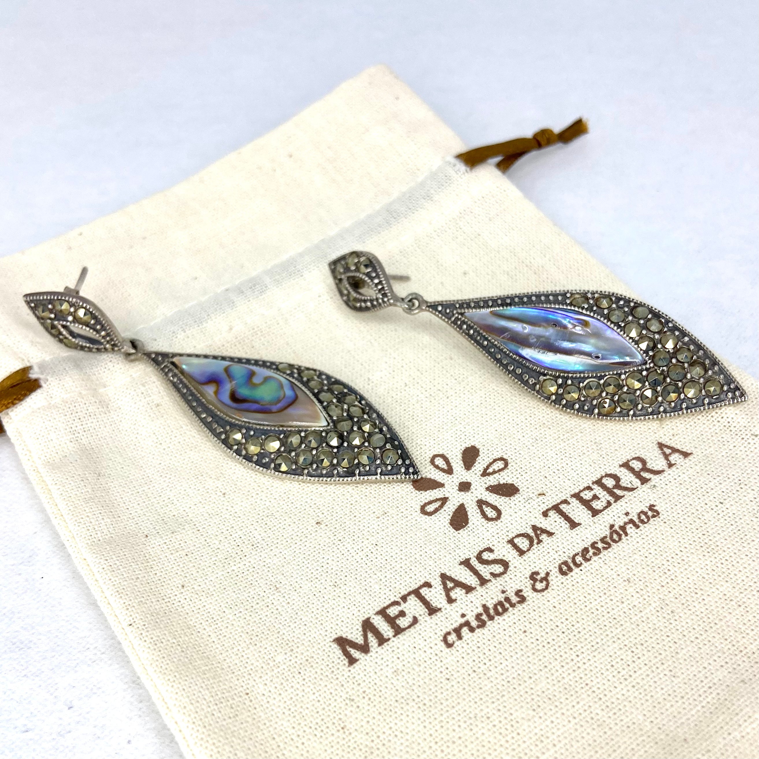 Brinco prata 925 abalone e marcassita. BR-0113