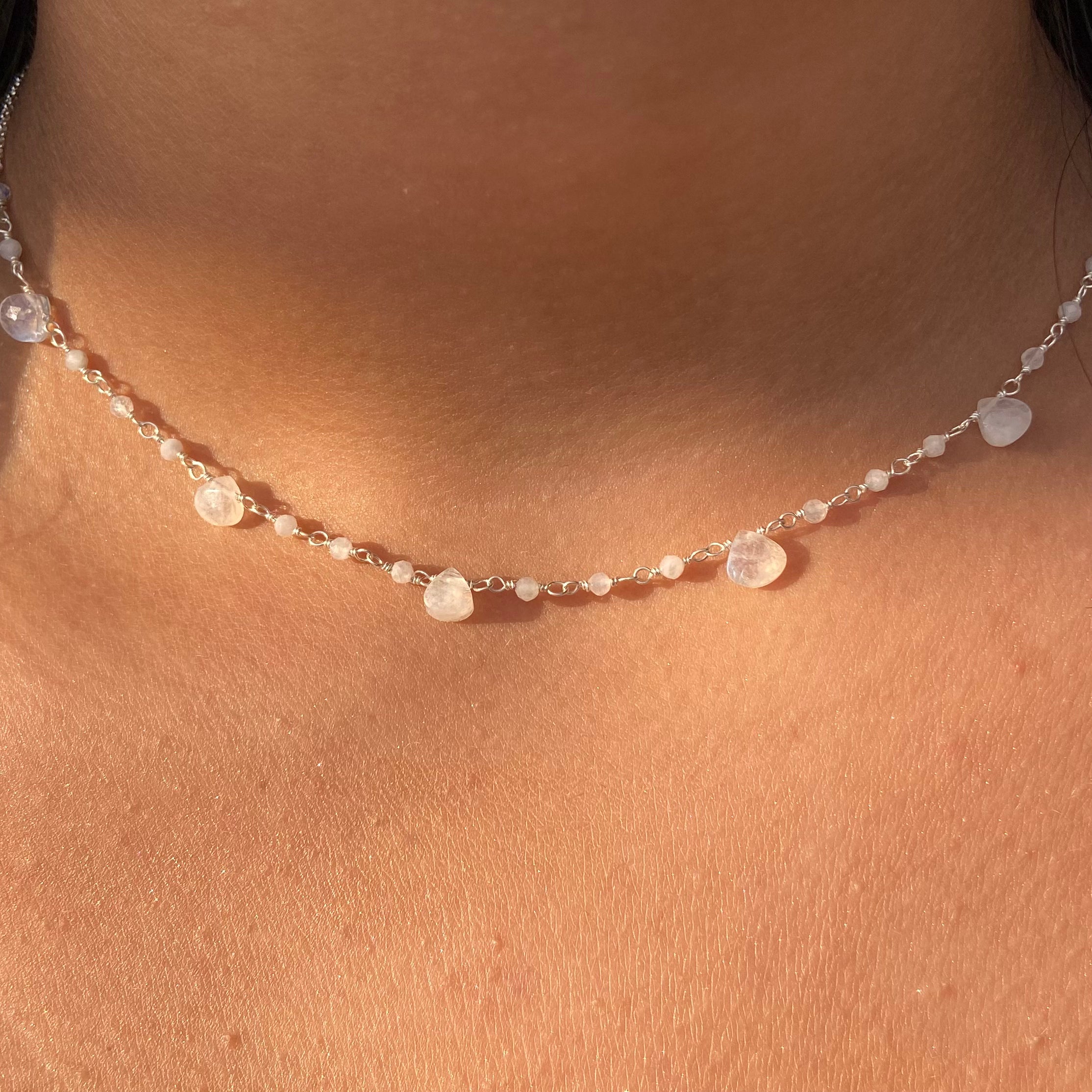 Choker prata e pedra da lua. CO-026