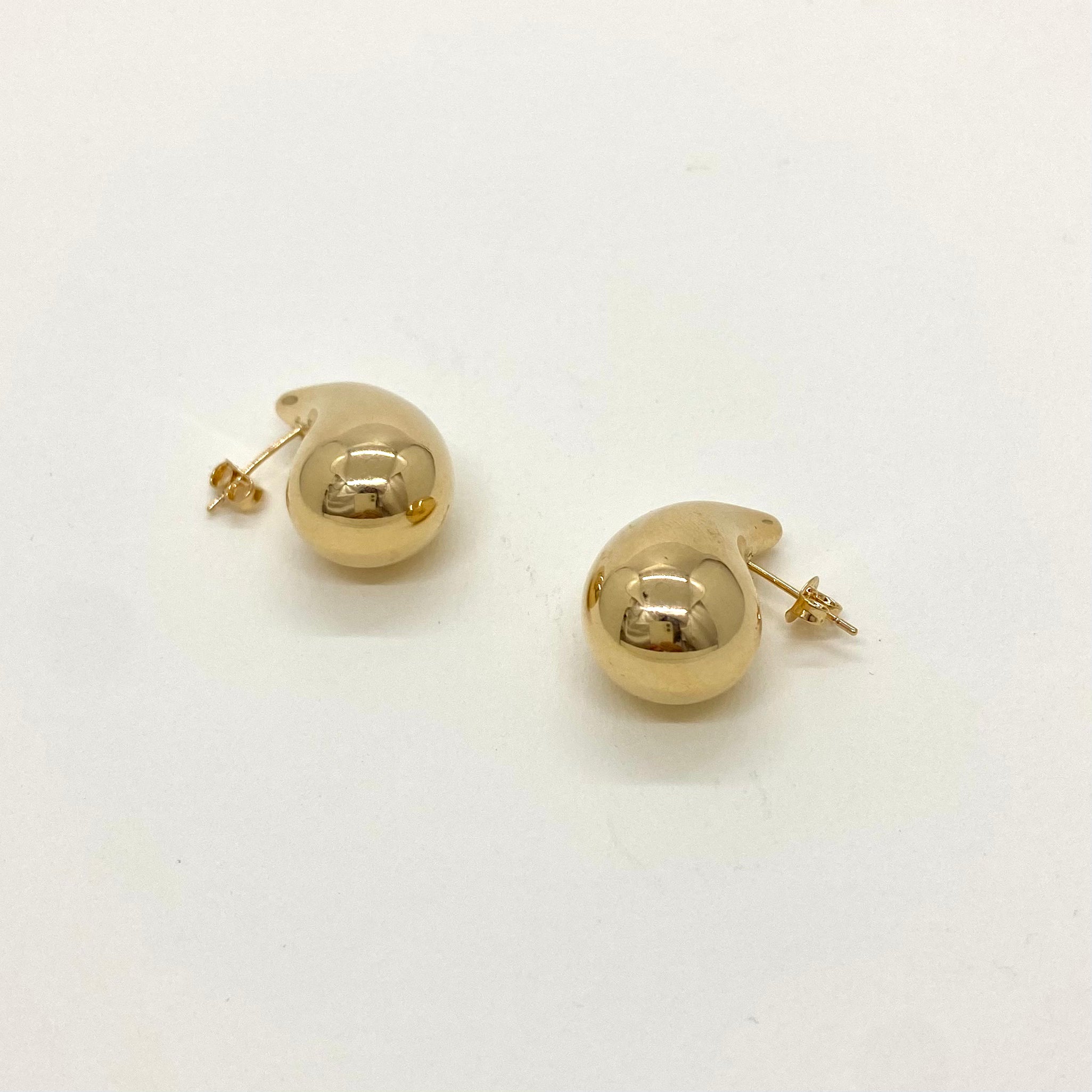 Brinco gota dourado. BR-160