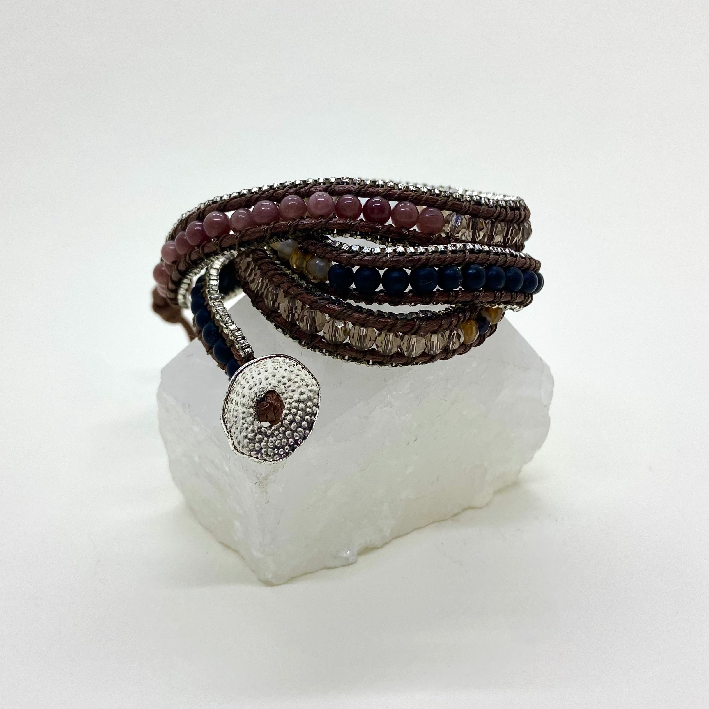 Pulseira várias voltas e pedras. PS-056