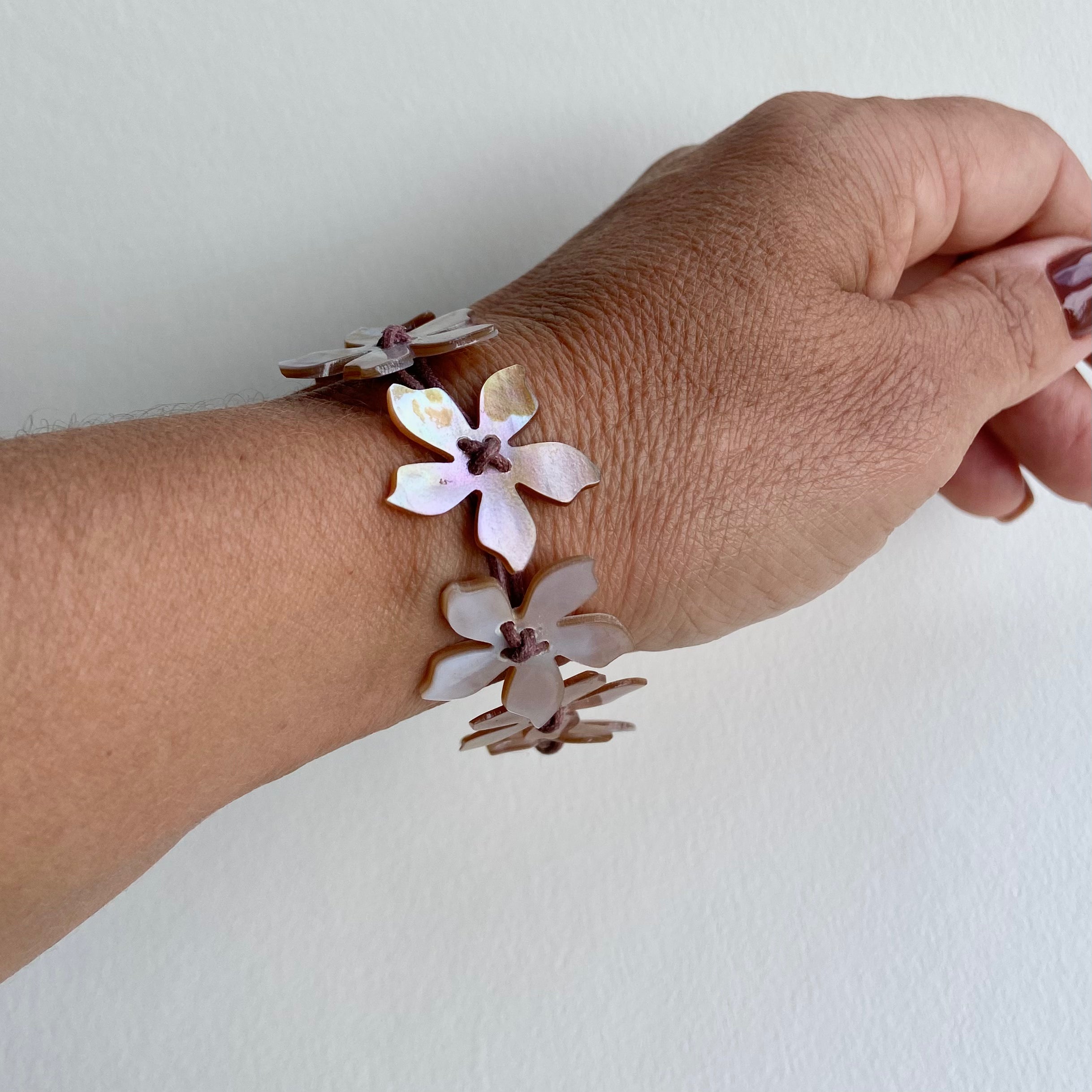 Pulseira Flor Madre Pérola. PS-079