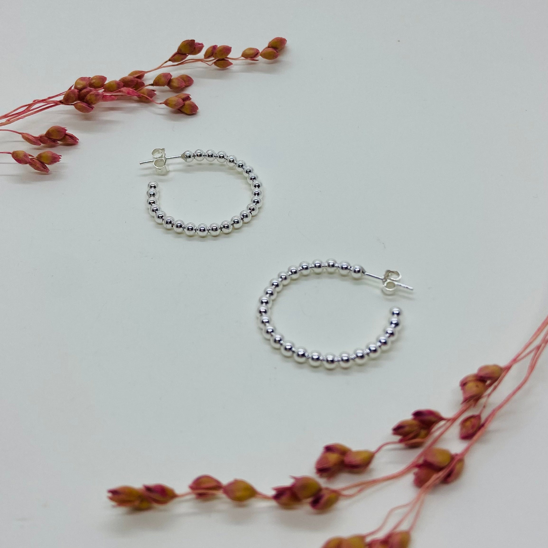 Brinco argola bolinhas. BR-194.