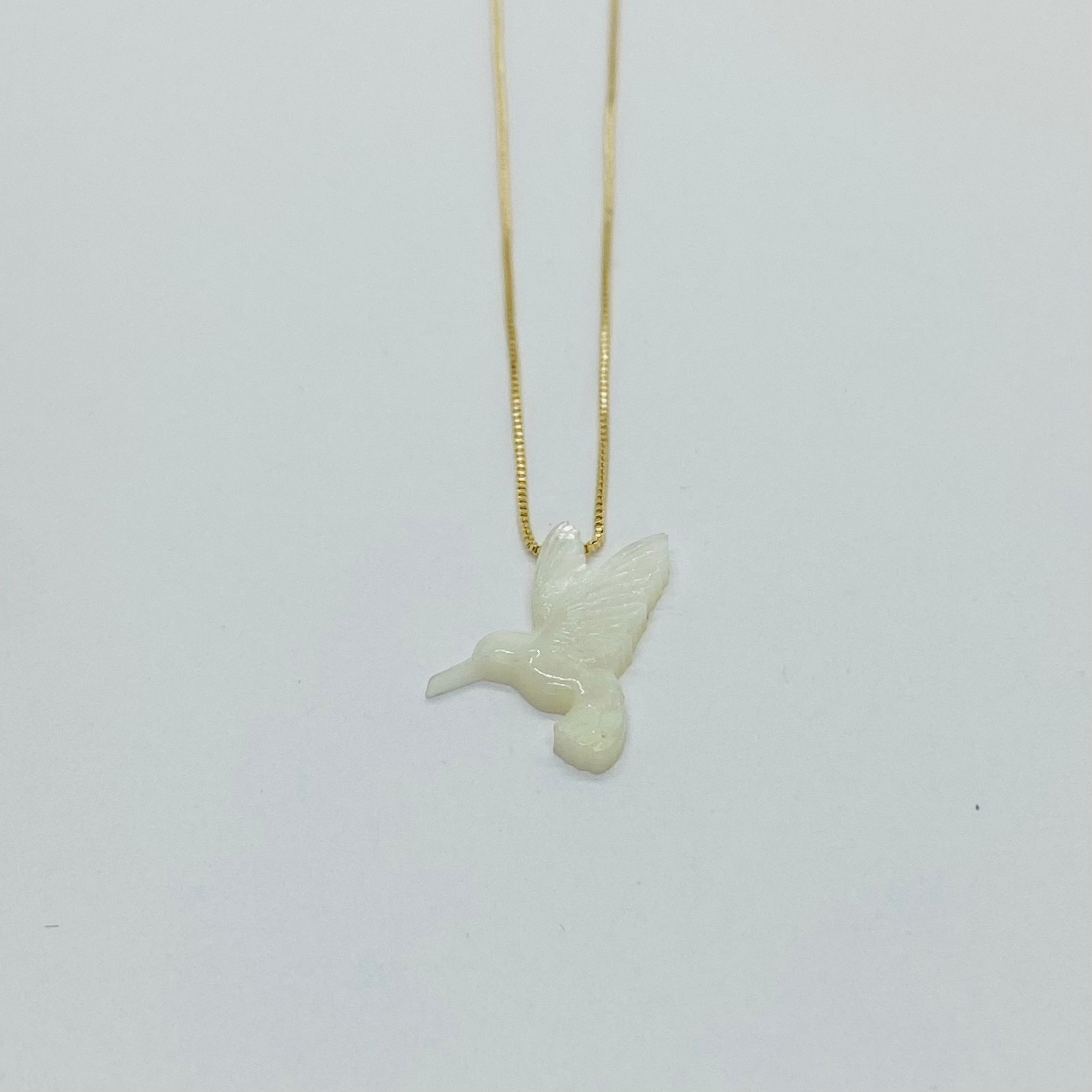 Colar Dourado Beija Flor. CO-053